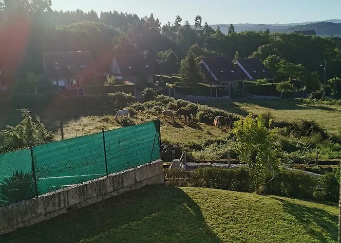 別荘 Casa Baixo O Castelo *